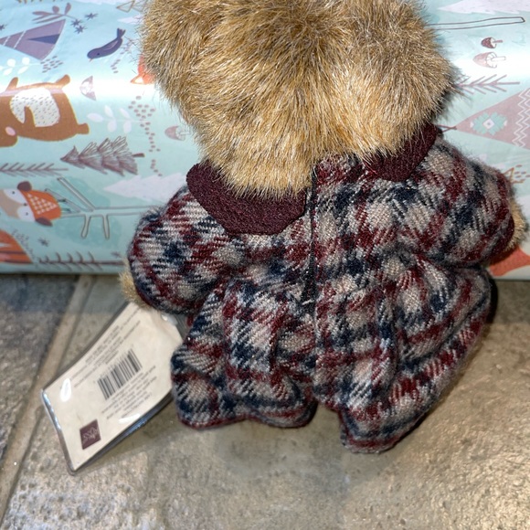 Russ Berrie Vintage Collection Lindsey Bear 44704 Retired plush collector toy - Picture 7 of 9